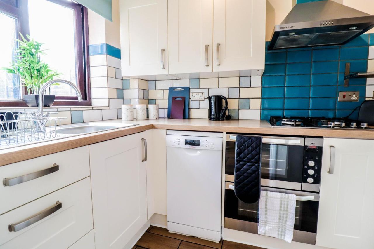 Spacious 1 Bed Flat-Free Parking Hillingdon Exterior photo
