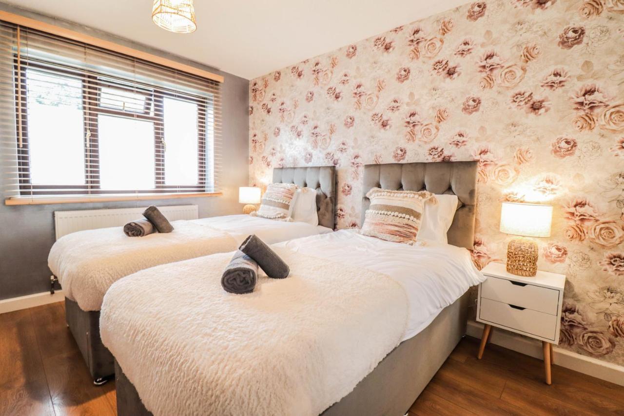 Spacious 1 Bed Flat-Free Parking Hillingdon Exterior photo