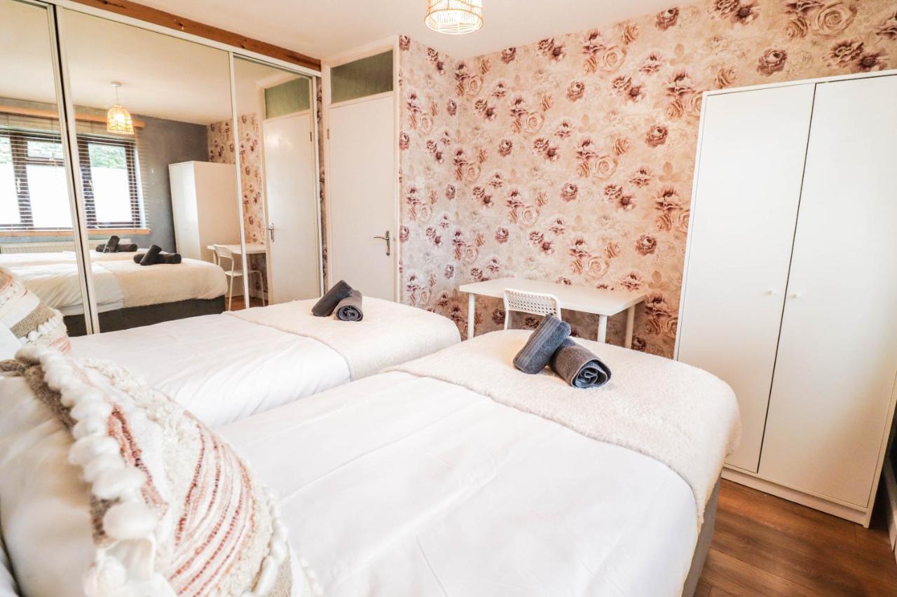 Spacious 1 Bed Flat-Free Parking Hillingdon Exterior photo